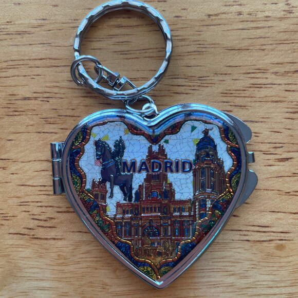 Key ring with a mirow - Picture 2 of 5